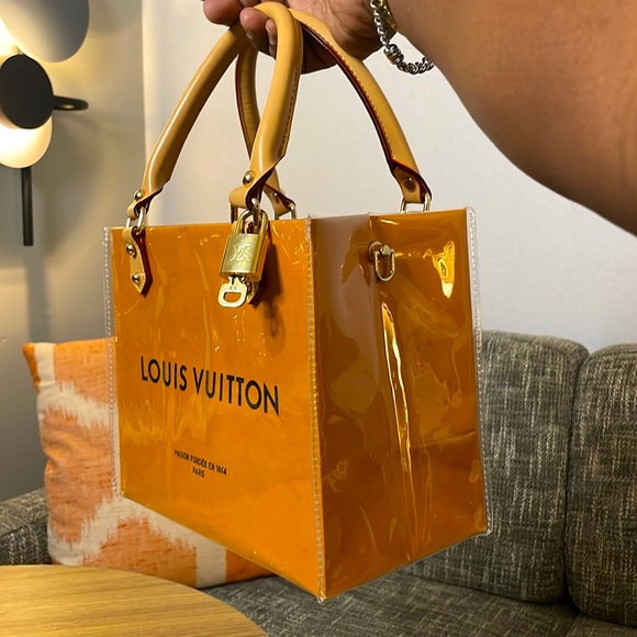 Louis Vuitton shopping Bag Tote - Picture 3 of 7